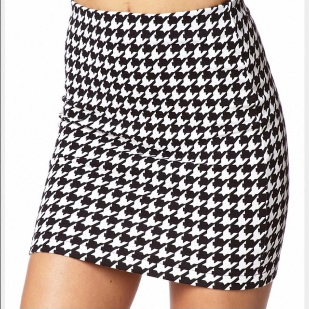 FOREVER 21 Houndstooth Mini Skirt